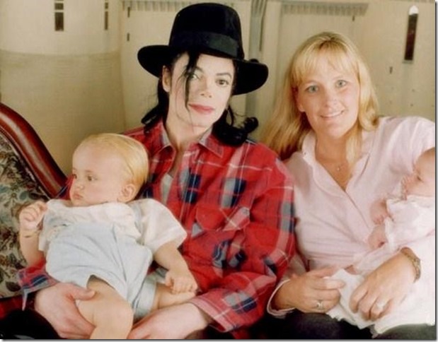 Michael-and-his-family-at-Neverland-michael-jackson-30554063-598-467
